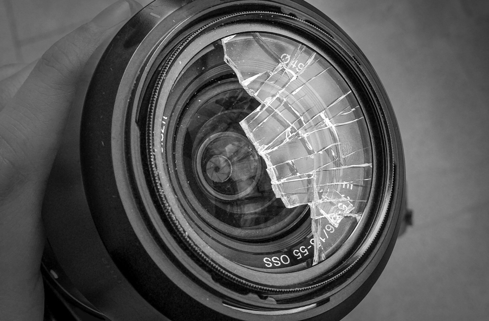 picture shows a broken camera lens